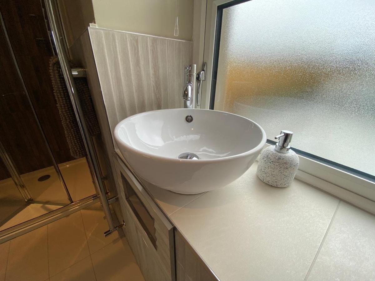 The Gate Lodge At Dunnanew - 4 Star- Sleeps 5 Seaforde ภายนอก รูปภาพ